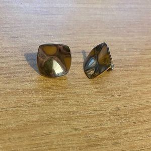 Gold toned square wavy pierced vintage earrings jewelry